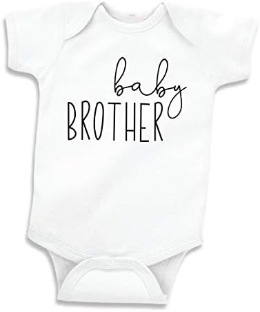 בליטה ומעבר לעיצוב חולצת אח קטנה להכרזה על תינוקות בנים