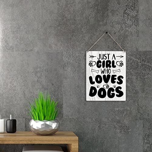 מצחיק רק ילדה שאוהבת כלבים שלט עץ שלט קיר חווה תלויה כפרי למוסך ביתי מתנות לעיצוב חצר