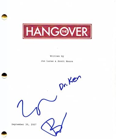 Bradley Cooper & Ken Jeong Cast חתום על חתימה תסריט הסרטים המלא של Hangover - בכיכובם של אד הלמס, זאק