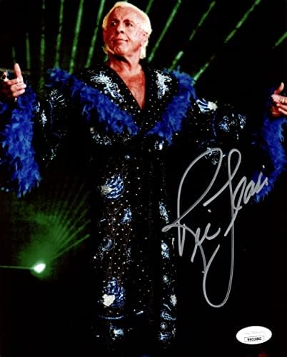 Ric Flair Autographed 8x10 Photo JSA מלאי 203571 - תמונות היאבקות עם חתימה
