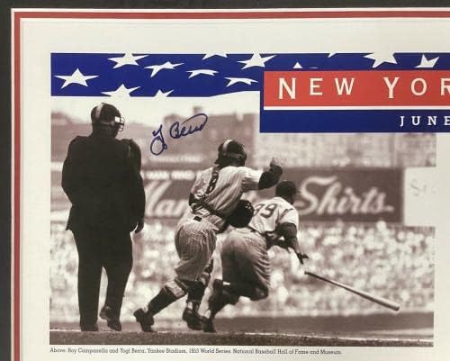 יוגי Berra החתום הדפס 28x12 NY Transit הוציא אותי ינקיז אוטומטי HOF ממוסגר JSA - Artoggled MLB Art