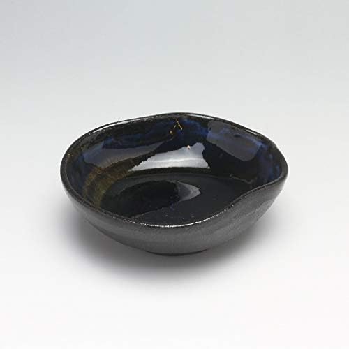 גביע סאקוקי השחור השחור תוצרת קזוסה נוסקה. תוכנת קרמיקה מסורתית יפנית.